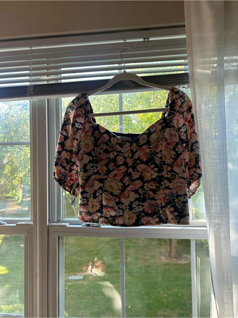 Abercrombie & Fitch Black Floral Puff-Sleeve Crop Top